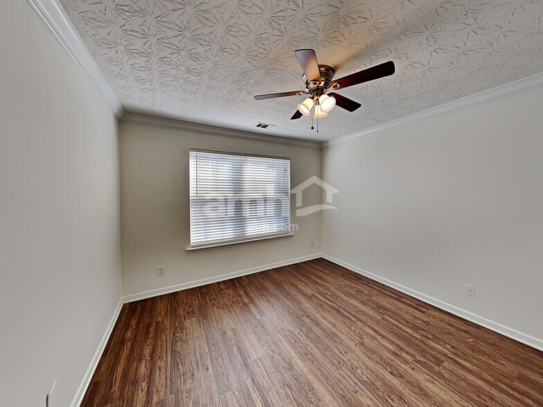 Building Photo - 218 Wild Flower Ln