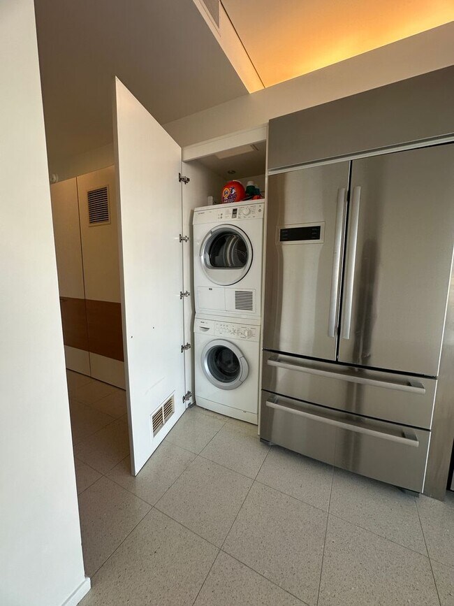 Building Photo - Furnished High-Rise on The Strip