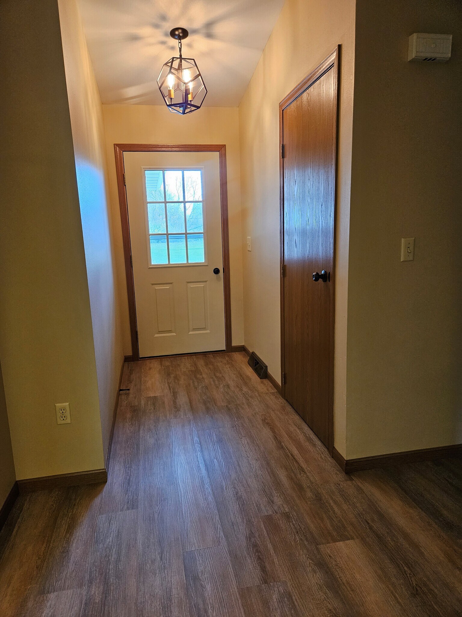 Building Photo - 1011 Pheasant Ln