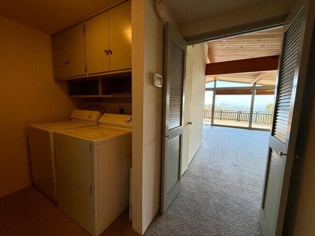 Building Photo - SPACIOUS THREE BED / THREE BATH HOME OFF OF PANORAMIC HWY WITH STUNNING VIEWS