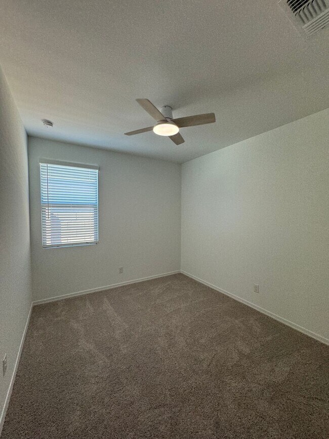 Building Photo - 7606 W Smoketree Dr