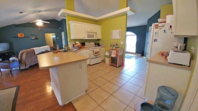 Building Photo - 6568 Fern St