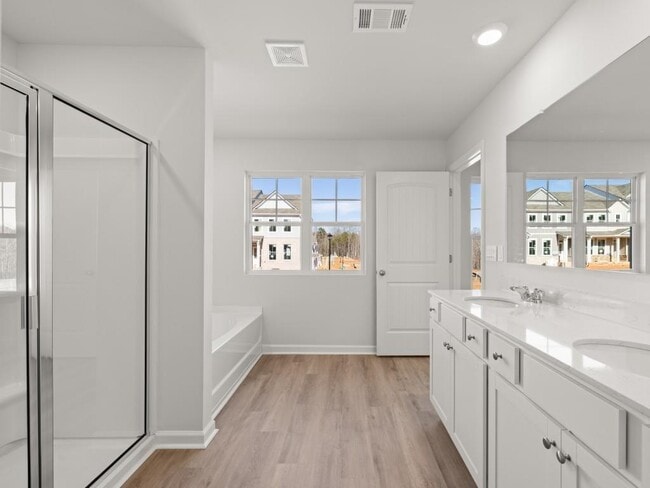 Building Photo - 102 Hughes Pl Dr