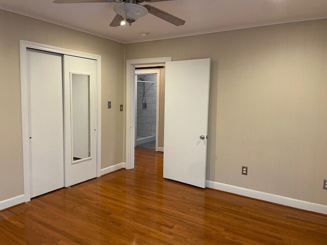 Building Photo - Beautiful 2 Bed, 1 Bath Brick Home in coun...