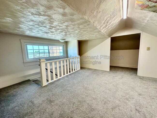 Building Photo - 1130 Downlook St