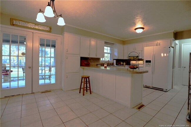 Building Photo - 948 Pinebluff Lake Rd