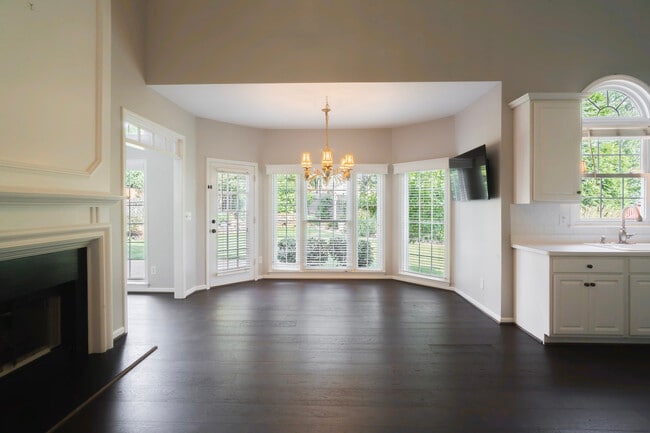Building Photo - 6850 Weatherstone Way