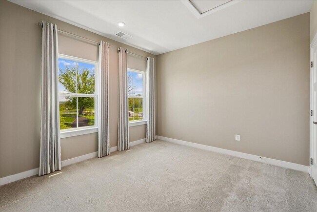 Building Photo - 1303 Potomac View Pkwy