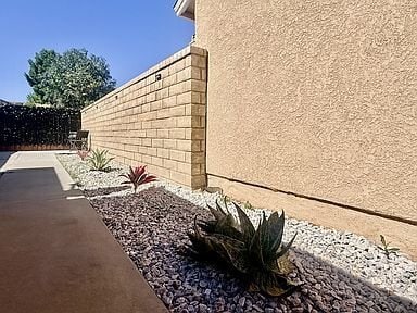 Building Photo - 2860 Juniper Dr