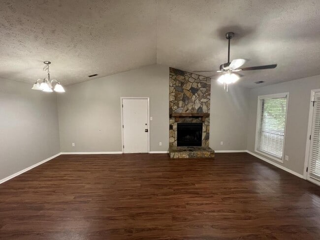 Building Photo - 1904 Tryon Dr