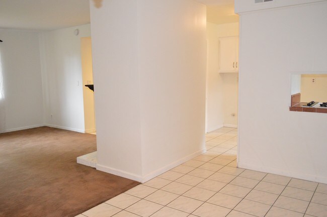 Building Photo - 514 S King St