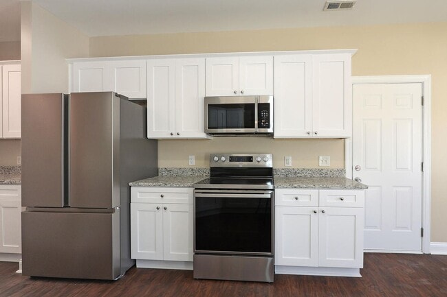 Building Photo - Welcome to this stunning 5 bedroom, 2.5 bath home nestled in the desirable location of Cornelius,...