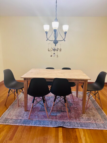 Dining - 2562 Meadow Lark Dr