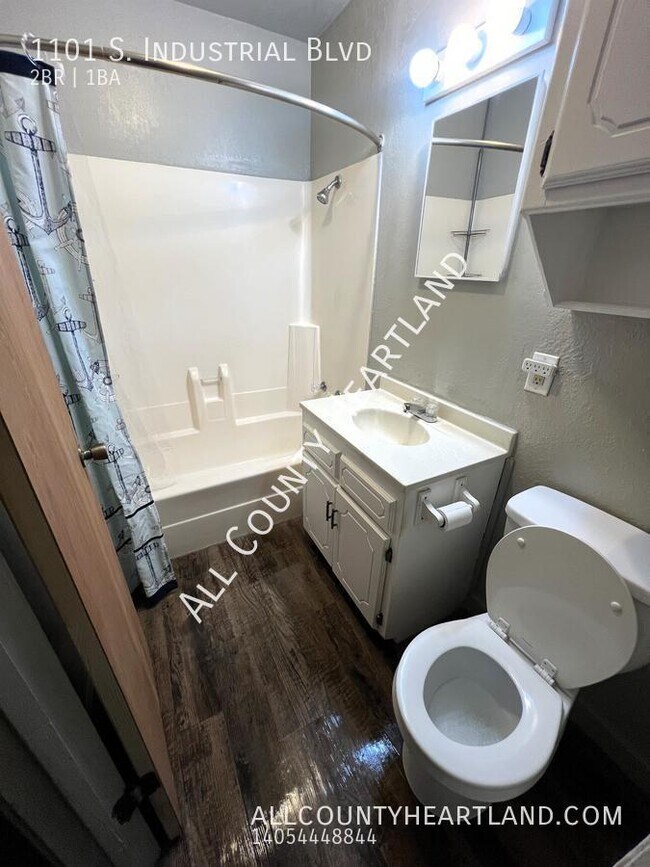 Building Photo - Move-In Special: 2bed/1bath in El Reno!