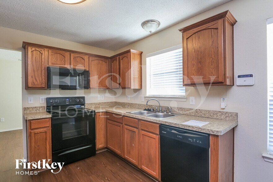 Building Photo - 2900 Ocean Dr