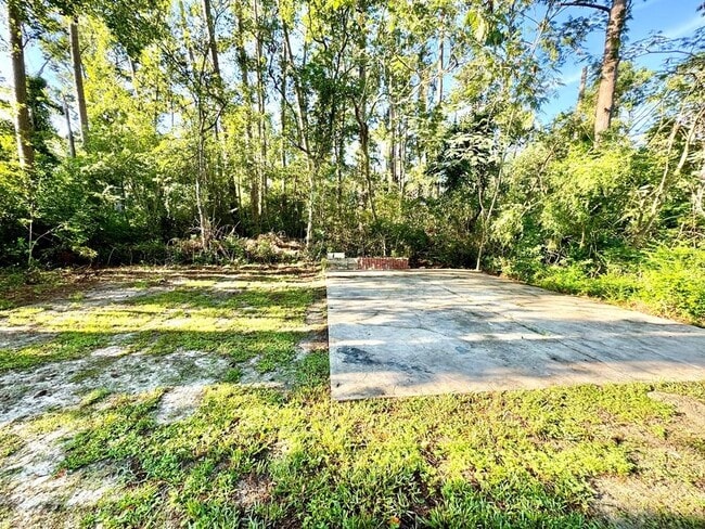 Building Photo - 413 Canna Dr