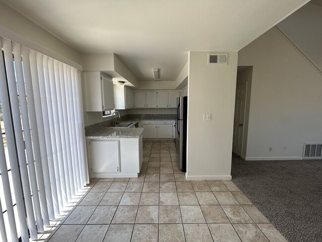 Building Photo - RENNOVATED 4 BED HOME