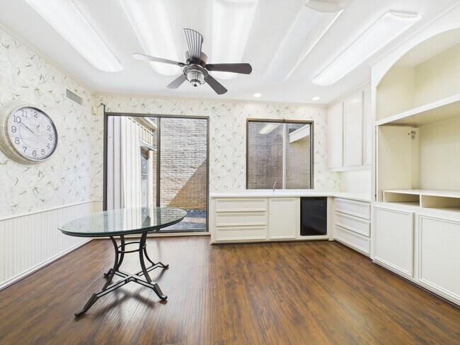 Building Photo - 7608 Del Monte Dr