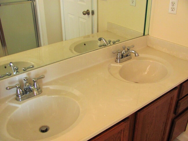 Building Photo - COMING SOON-BEAUTIFUL ALL ELECTRIC HOME in...