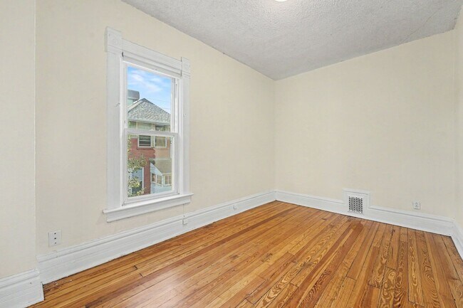 Building Photo - 2315 Franklin St