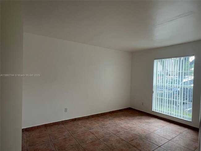 Building Photo - 10756 N Kendall Dr