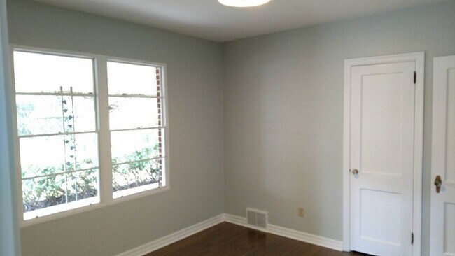 Building Photo - 1316 N Adams St