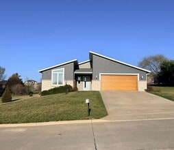 Building Photo - 227 Paradigm Dr