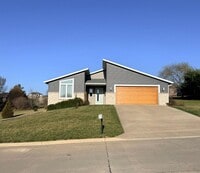 Building Photo - 227 Paradigm Dr