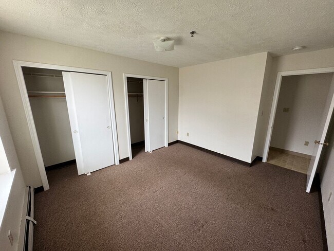 Building Photo - 17 Main St