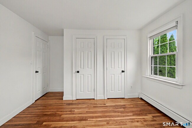 Building Photo - 44 Barmore Dr W
