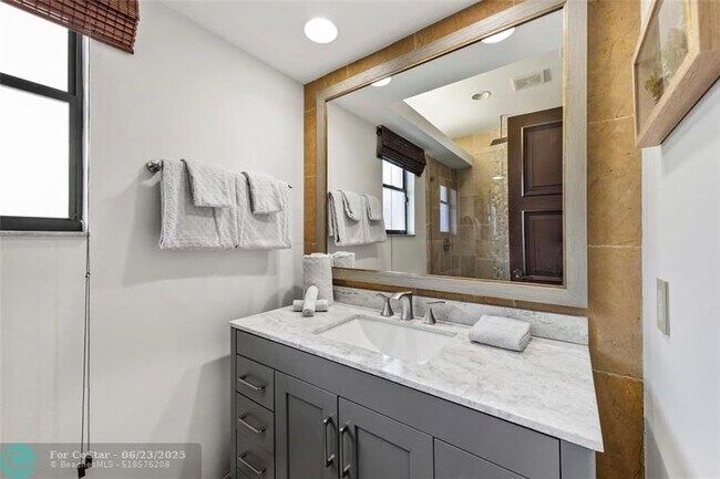 Building Photo - 2430 Castilla Isle