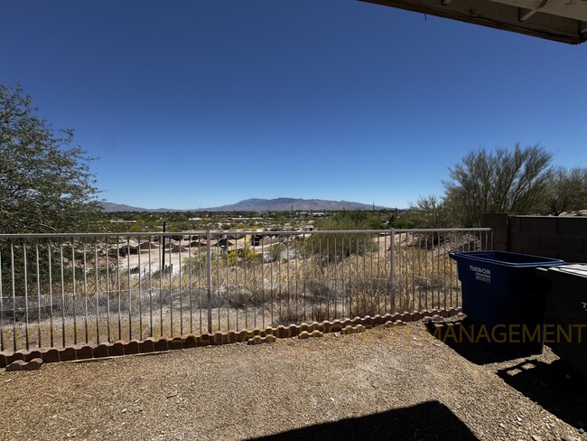Building Photo - 1133 S Pantano Overlook Dr