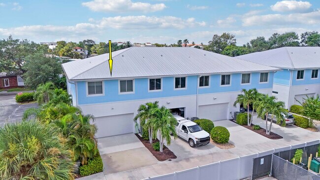 Building Photo - 513 SW Ocean Blvd