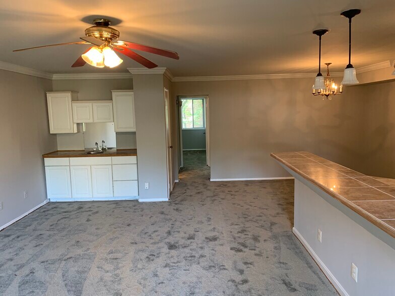 Building Photo - 7509 Spring Lake Dr