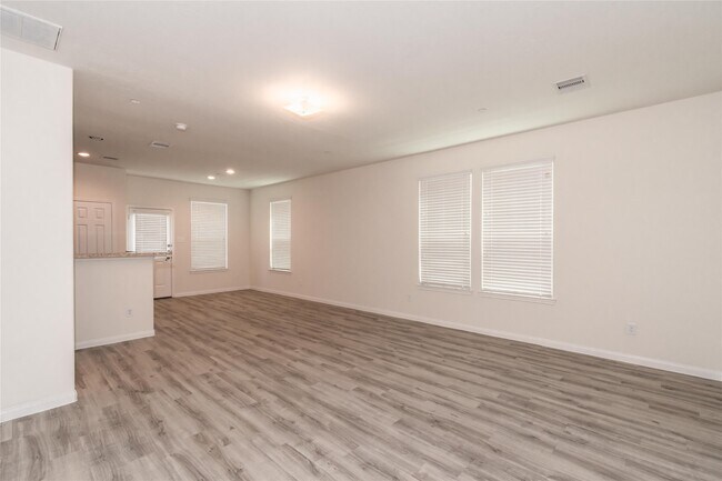 Building Photo - 3914 Calgary Cir