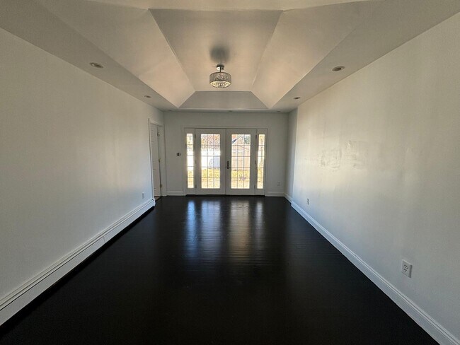 Building Photo - 303 West Ln