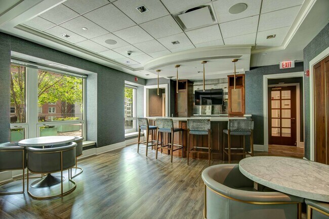 Building Photo - 57 E Delaware Pl