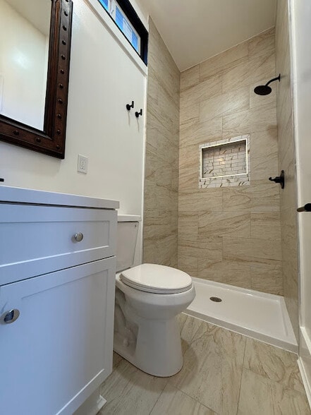 MASTER BATH - 924 McPherson Ave