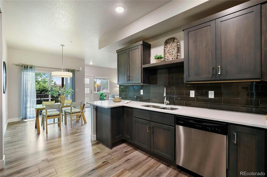 Building Photo - 2608 Kansas Dr