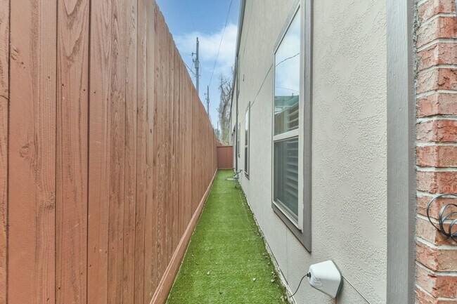 Building Photo - For Lease | 3 Bed, 2 Bath | 2,442 Sq Ft | Upland Place |