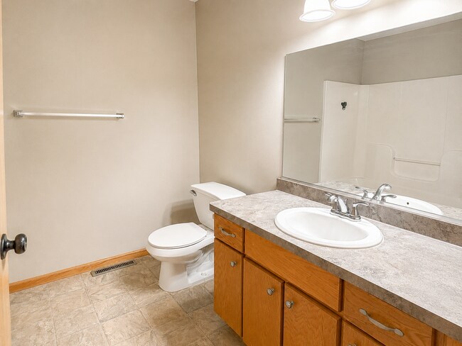 Building Photo - 628 Danielson Ct
