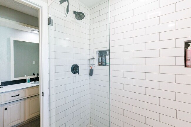 Building Photo - Discover Your Oasis: Spacious 3-Bed Lubboc...