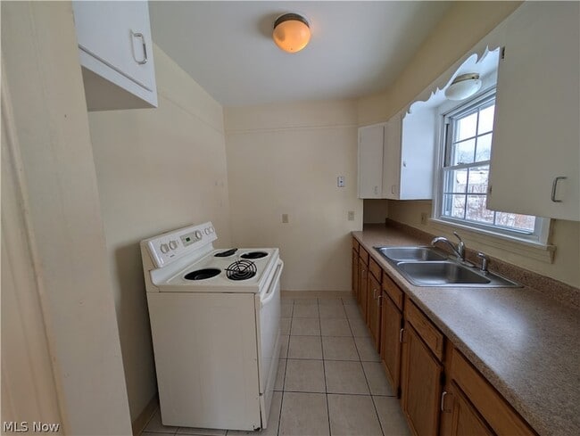 Building Photo - 637 E Wilbeth Rd