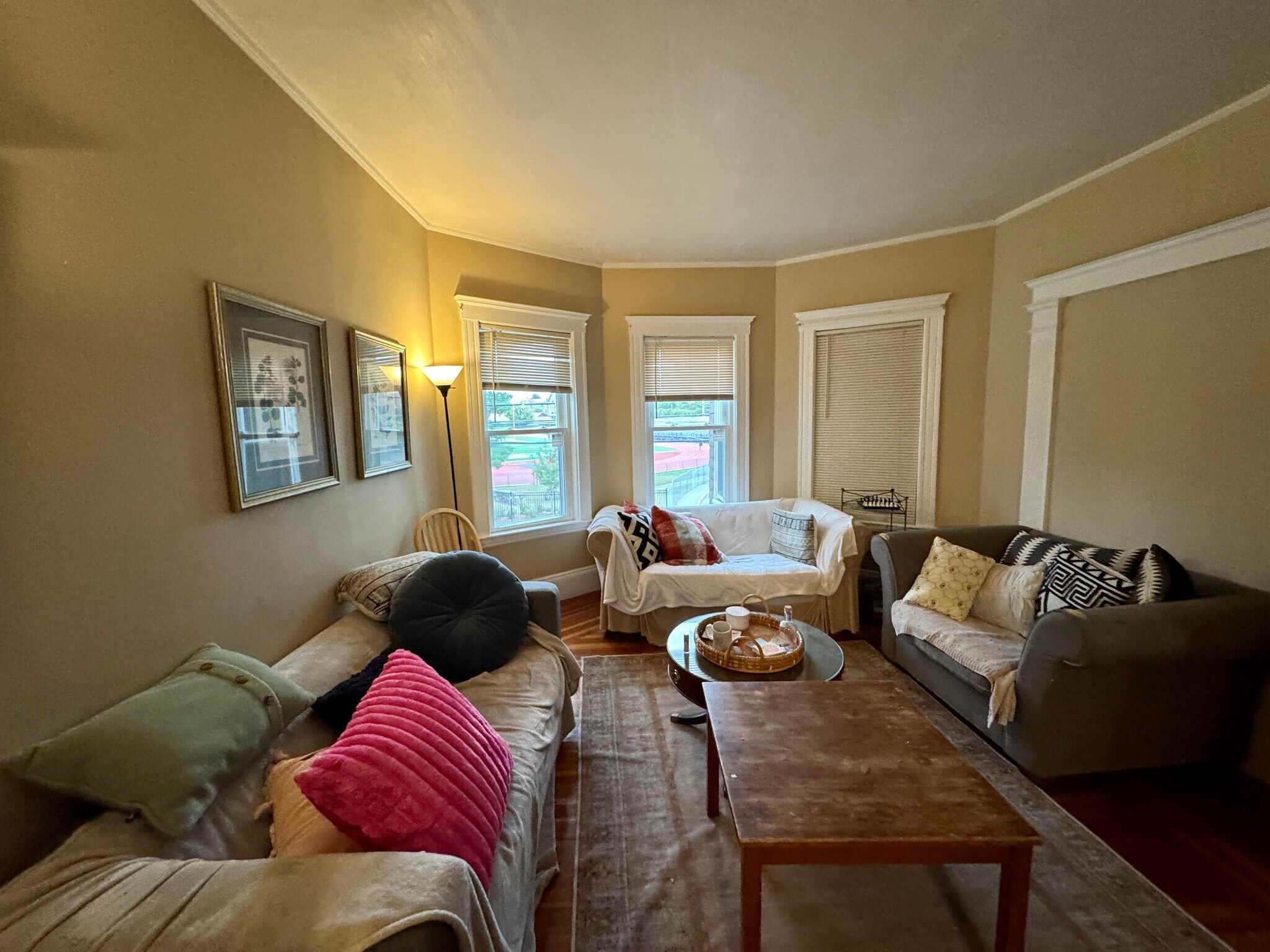 Building Photo - 195 College Ave