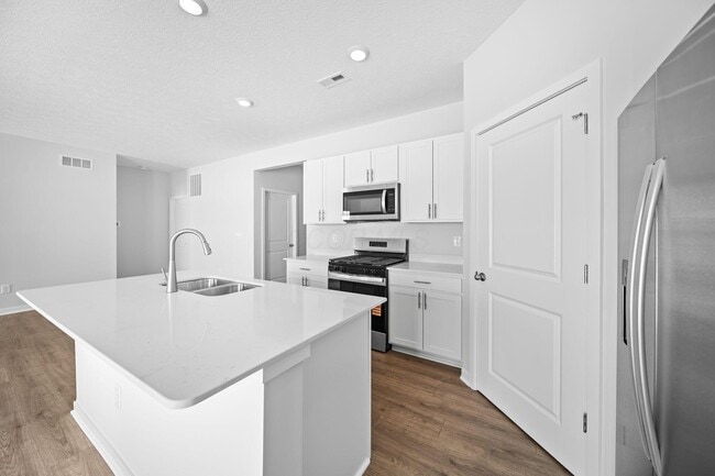 Building Photo - 511 Darliene Dr