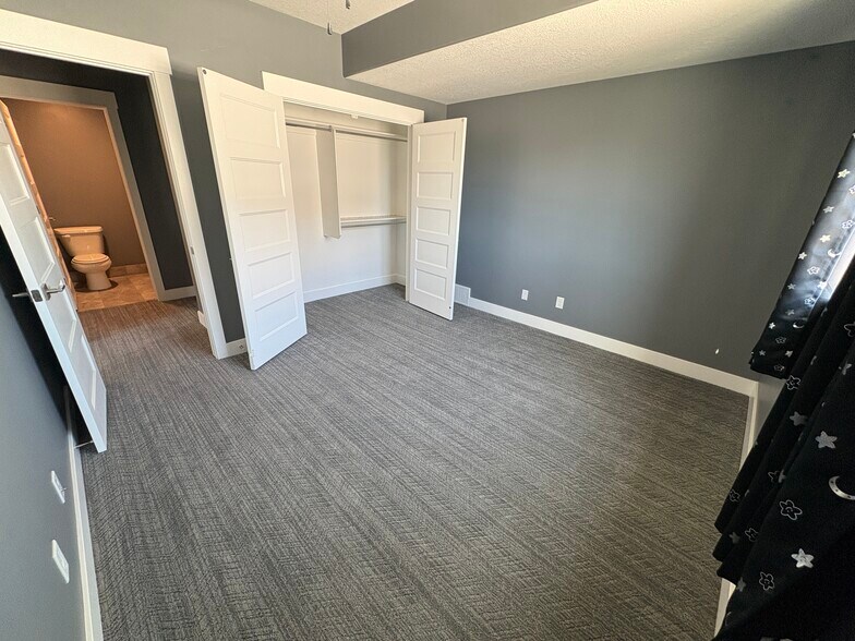 Building Photo - 1742 Degiorgio St