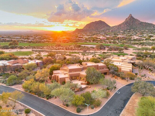 Building Photo - Beautiful custom home with backyard Oasis!