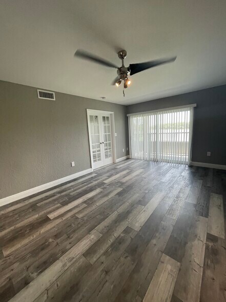 Building Photo - 2803 N Oakland Forest Dr