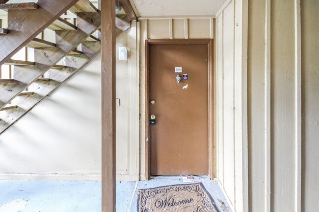 Building Photo - Spacious 2/1 Condo In The Carrington Park ...