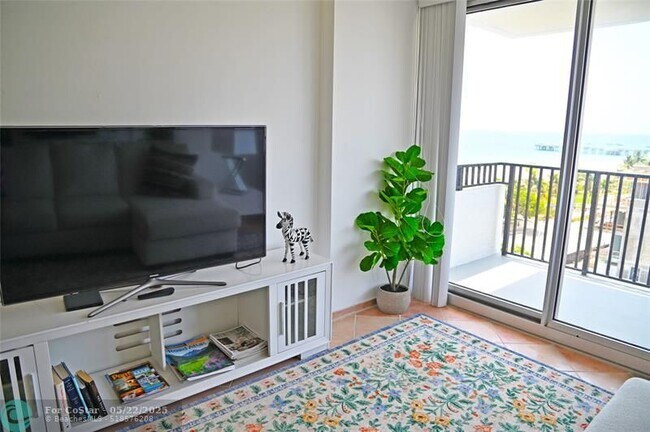 Building Photo - 525 N Ocean Blvd